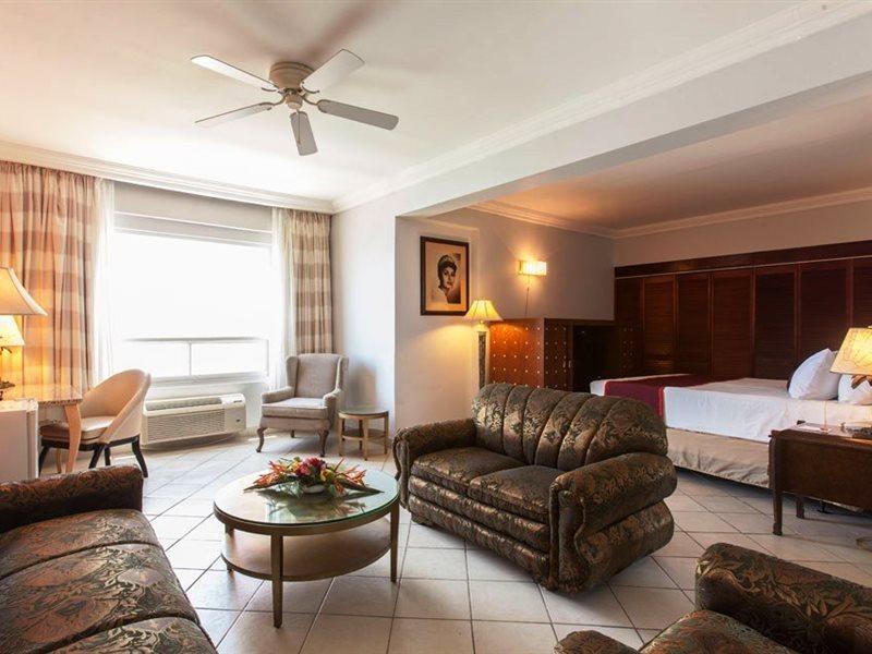 Ramada By Wyndham Princess Belize City Eksteriør billede