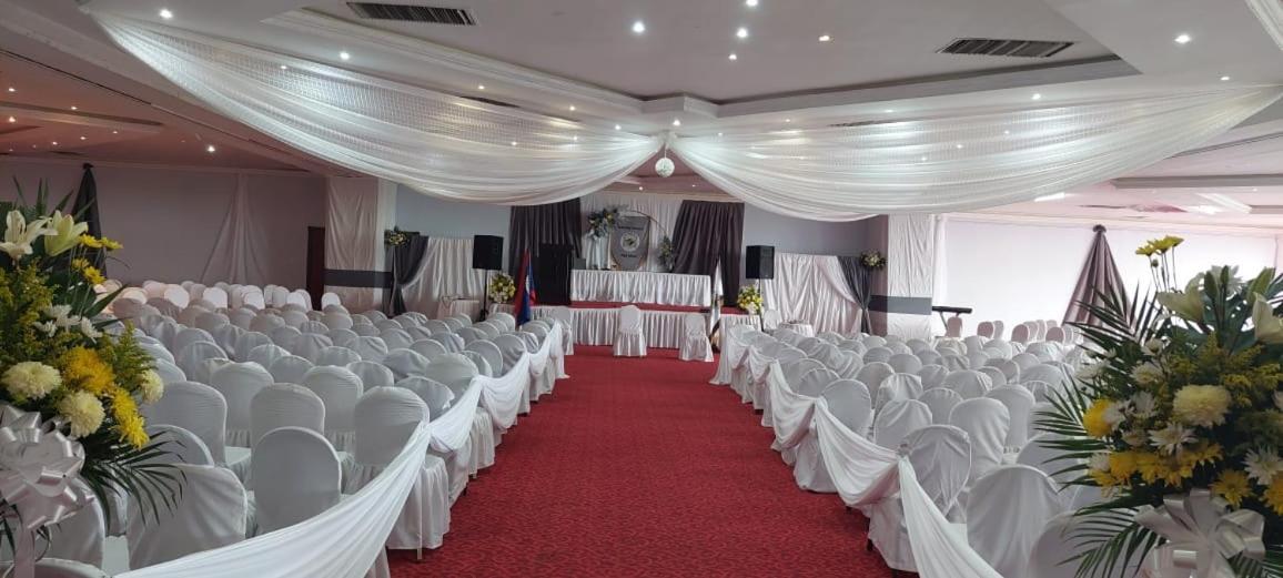 Ramada By Wyndham Princess Belize City Eksteriør billede